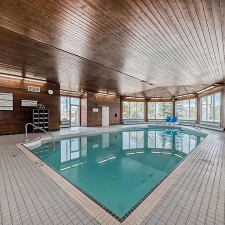 Stony Plain Inn & Suites Luaran gambar