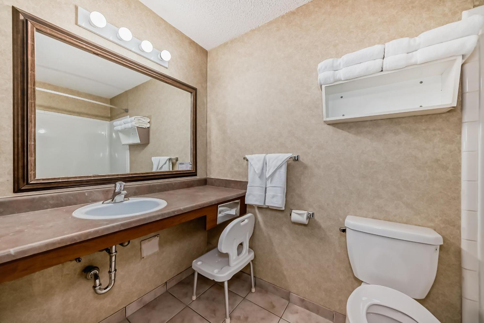 Stony Plain Inn & Suites Luaran gambar