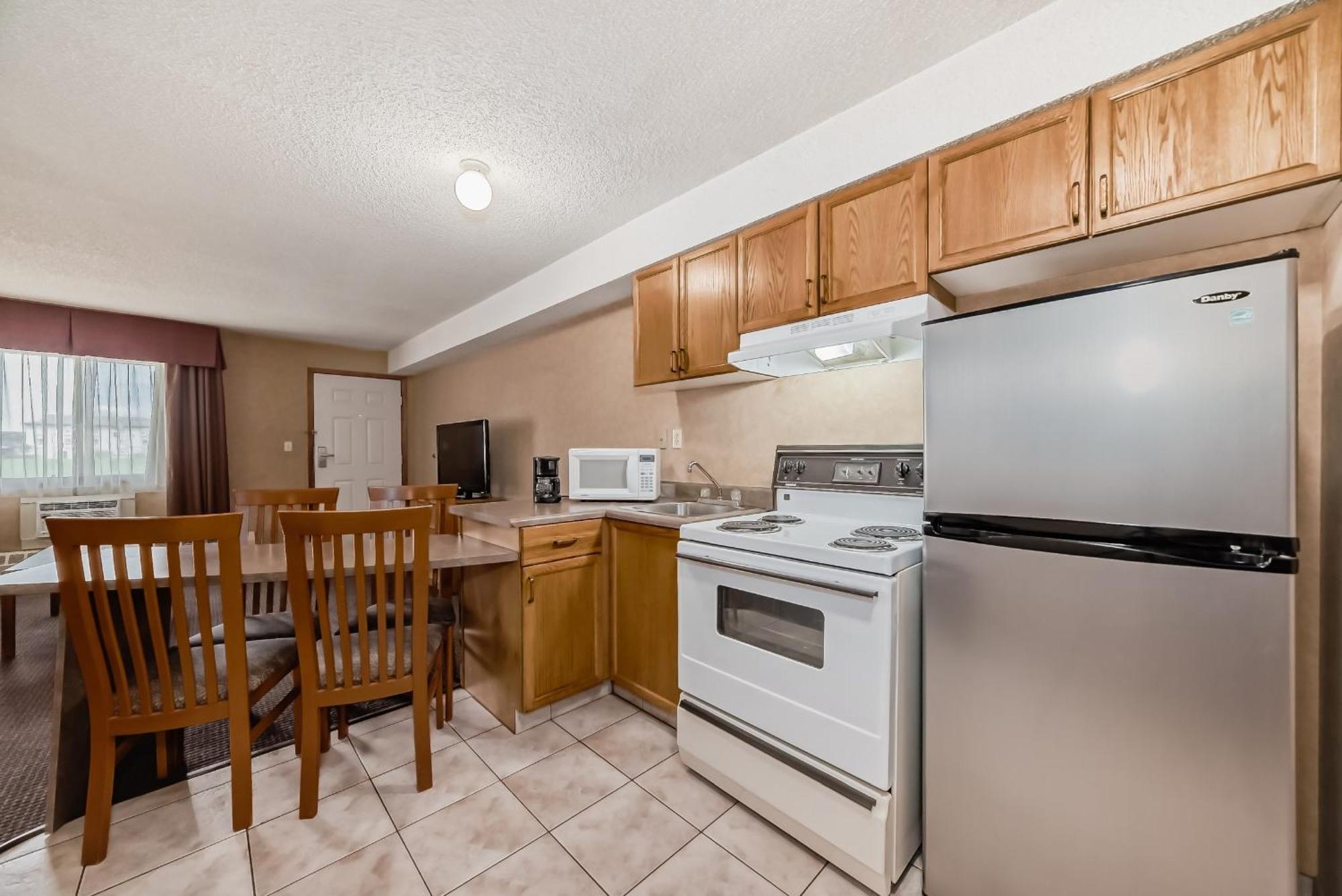 Stony Plain Inn & Suites Luaran gambar