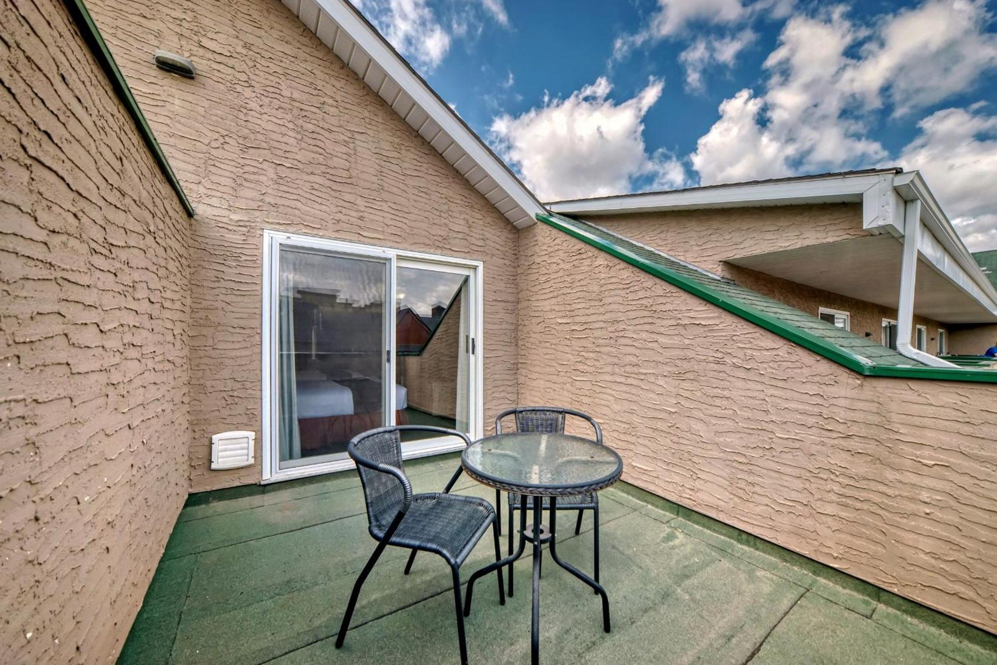 Stony Plain Inn & Suites Luaran gambar