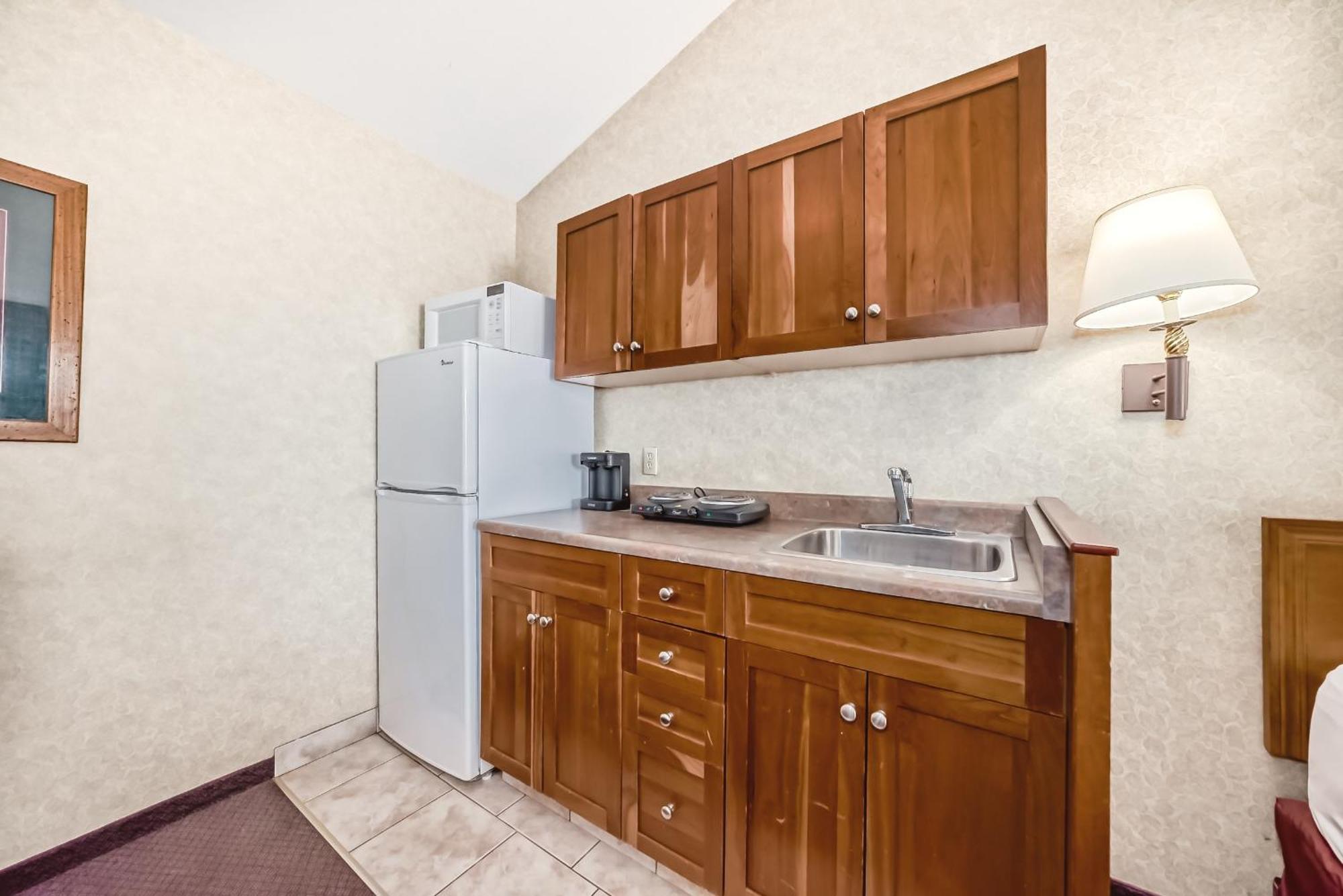 Stony Plain Inn & Suites Luaran gambar