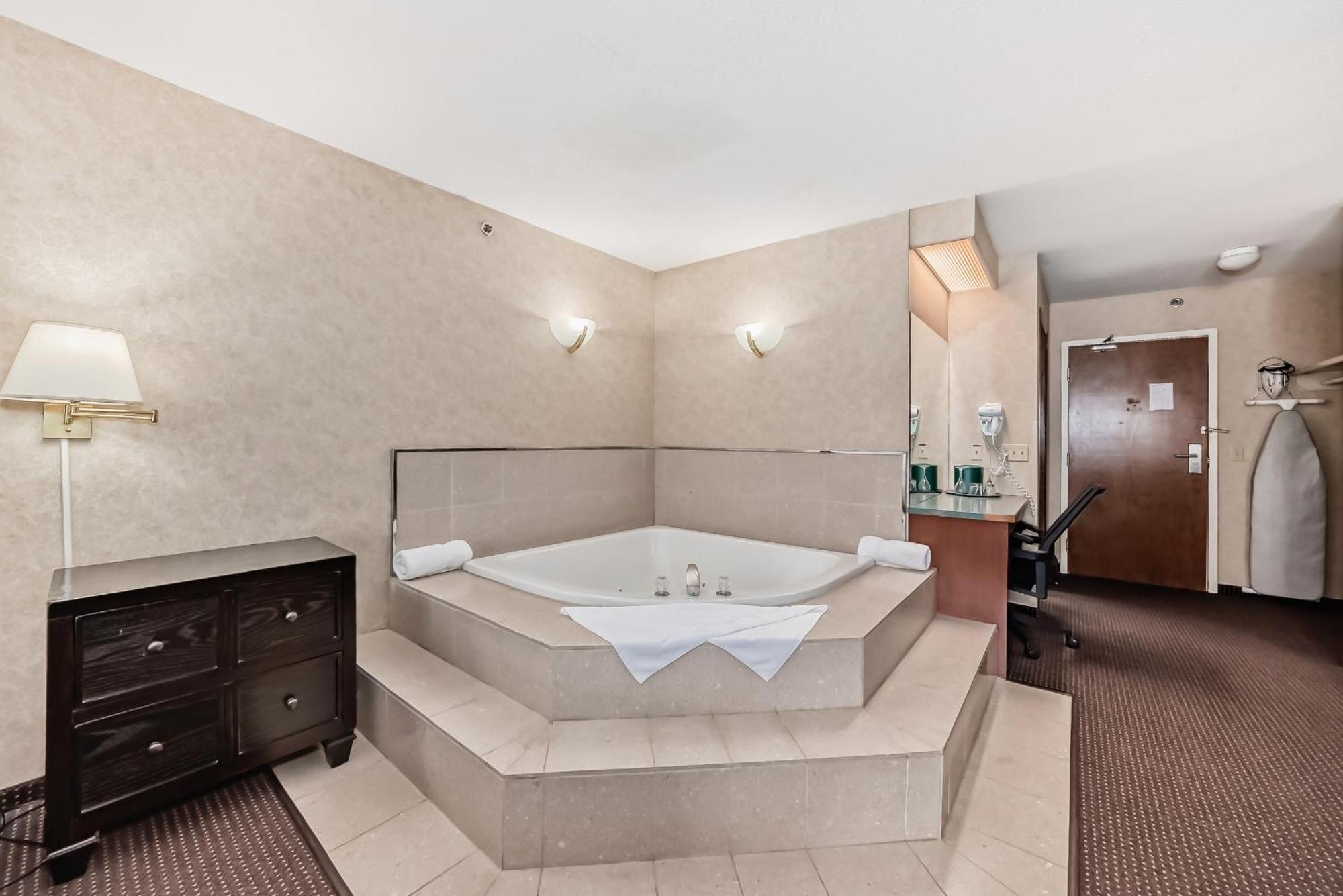 Stony Plain Inn & Suites Luaran gambar