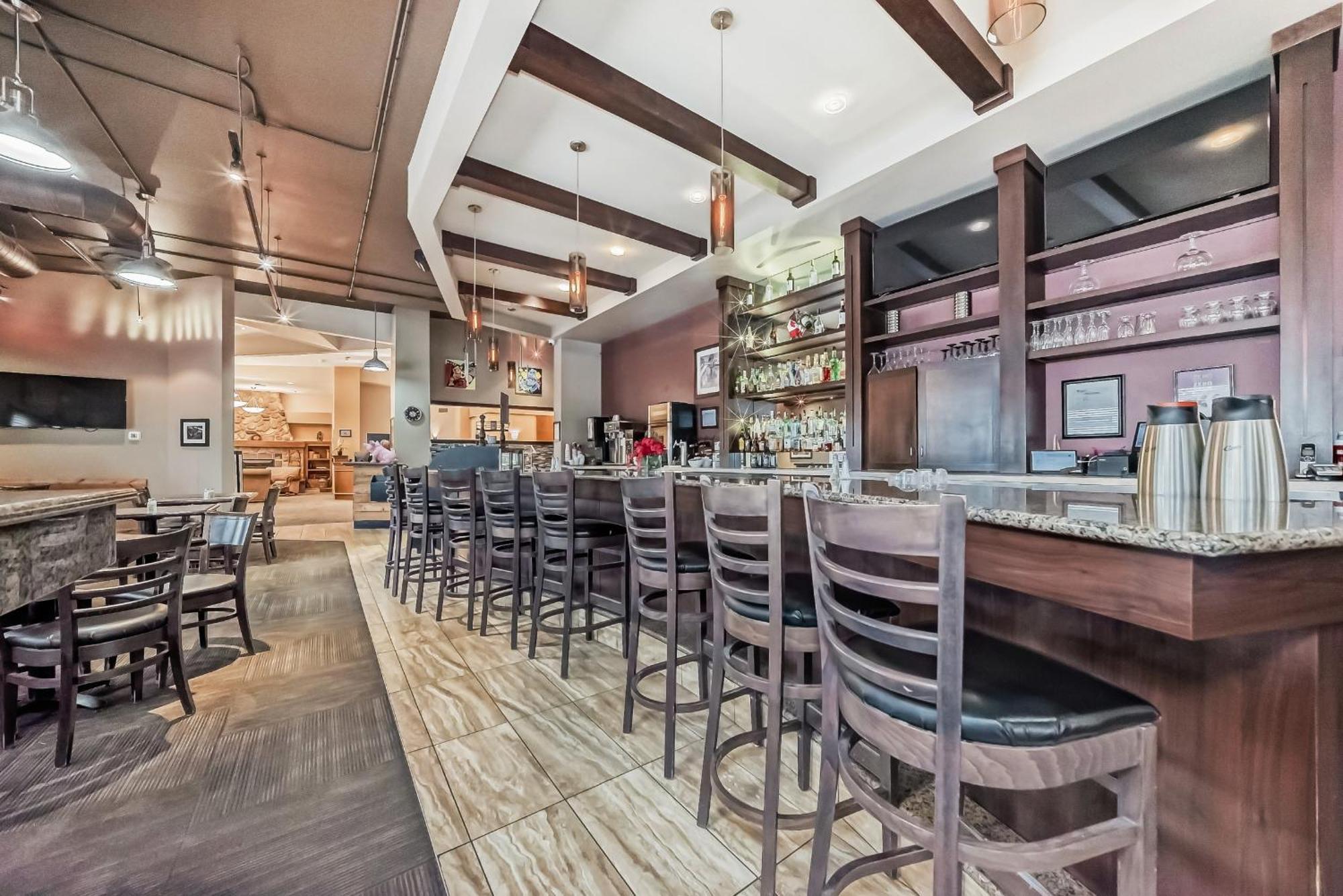 Stony Plain Inn & Suites Luaran gambar
