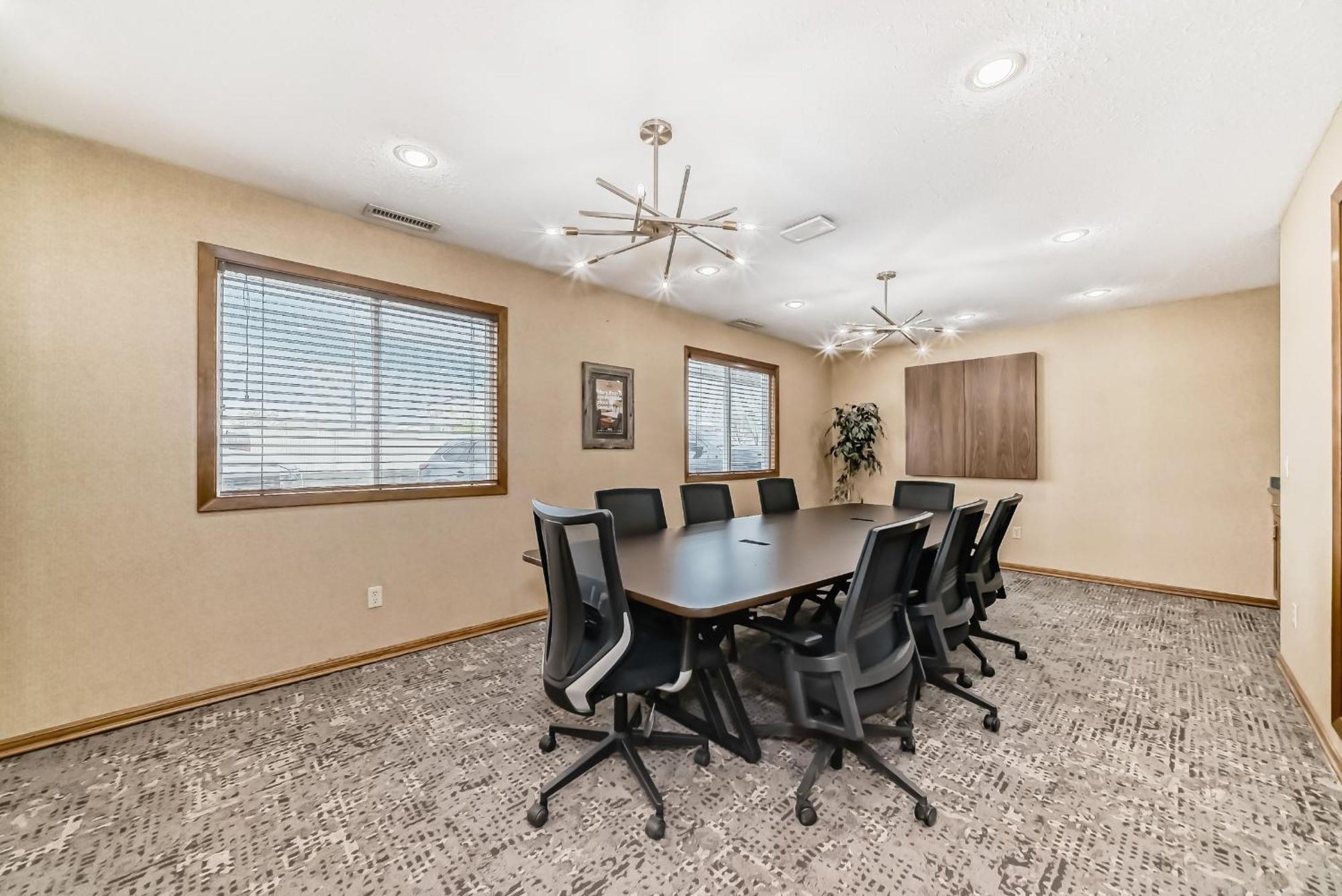 Stony Plain Inn & Suites Luaran gambar