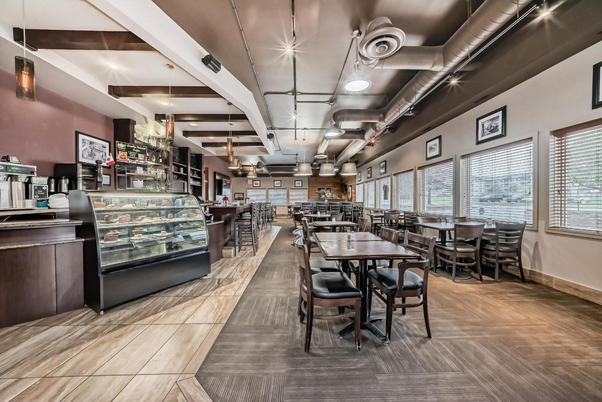 Stony Plain Inn & Suites Luaran gambar