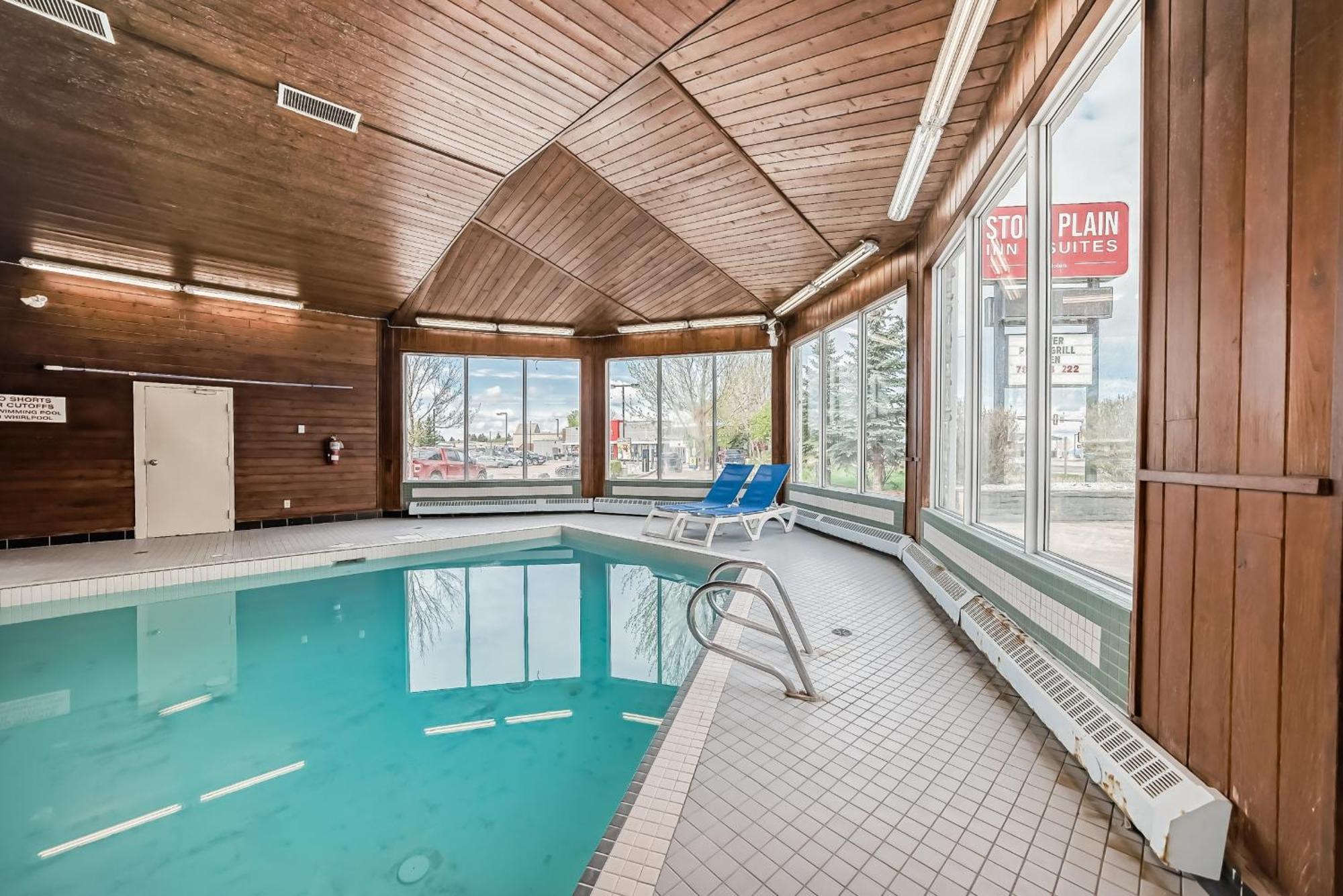 Stony Plain Inn & Suites Luaran gambar